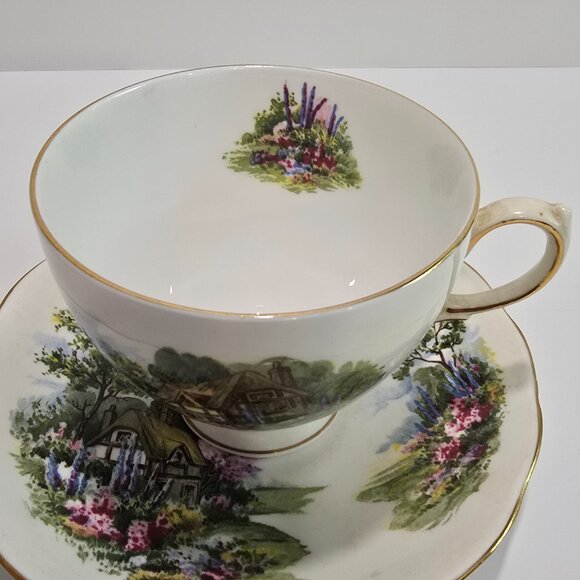 Royal Vale - Cottage Scene Bone China Vintage Tea Cup & Saucer, Pattern #7382 - Picture 2 of 7